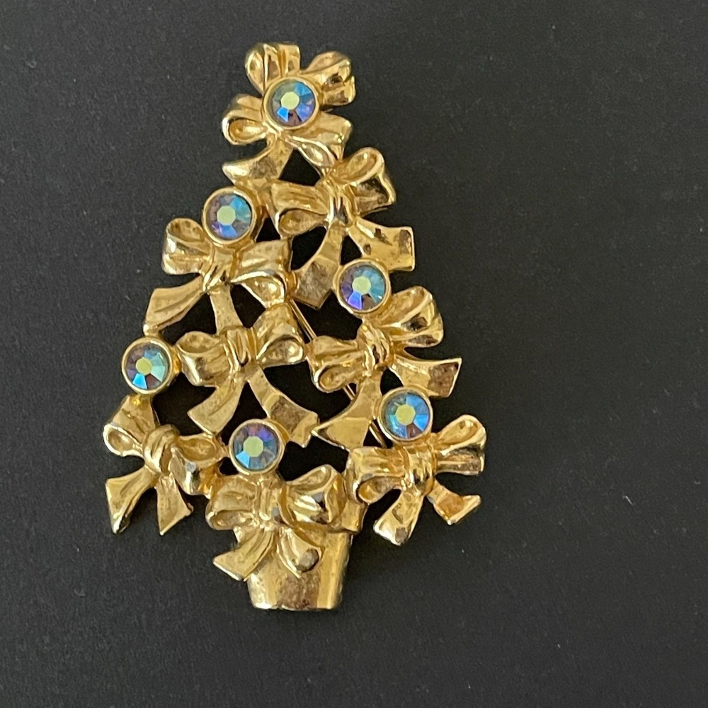Vintage Avon Gold-Tone Christmas Tree Brooch With Rhinestones